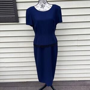Navy blue vintage donna Morgan short sleeve round neck midi dress w/ beaded